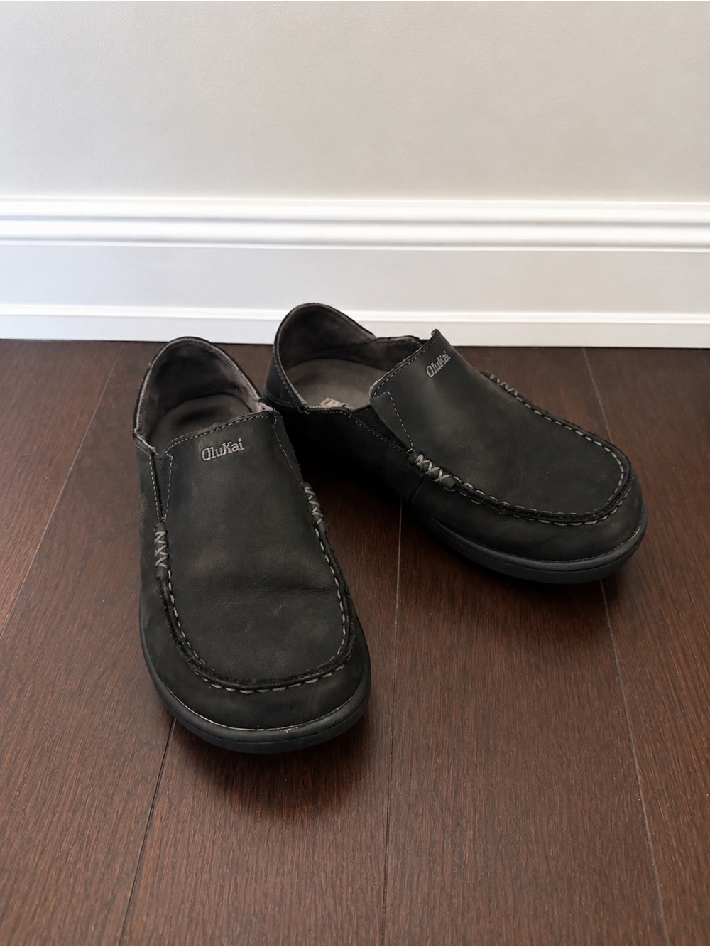 Boys OluKai Moloa Slip On Shoes,Black Leather, Size 13